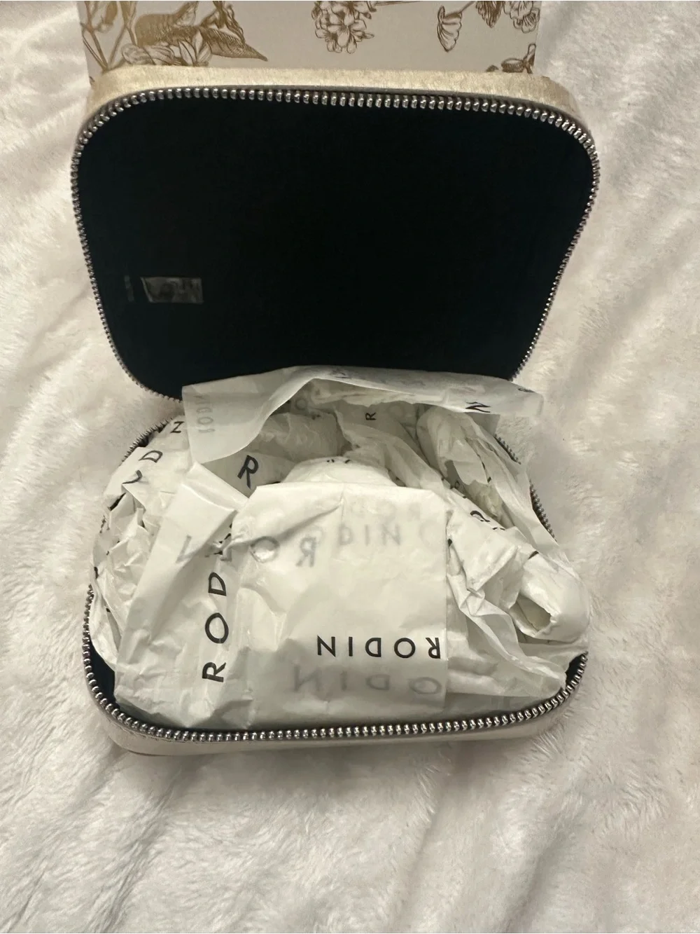 Olio Lusso Luxury Nourishing Skincare Set - White & Gold